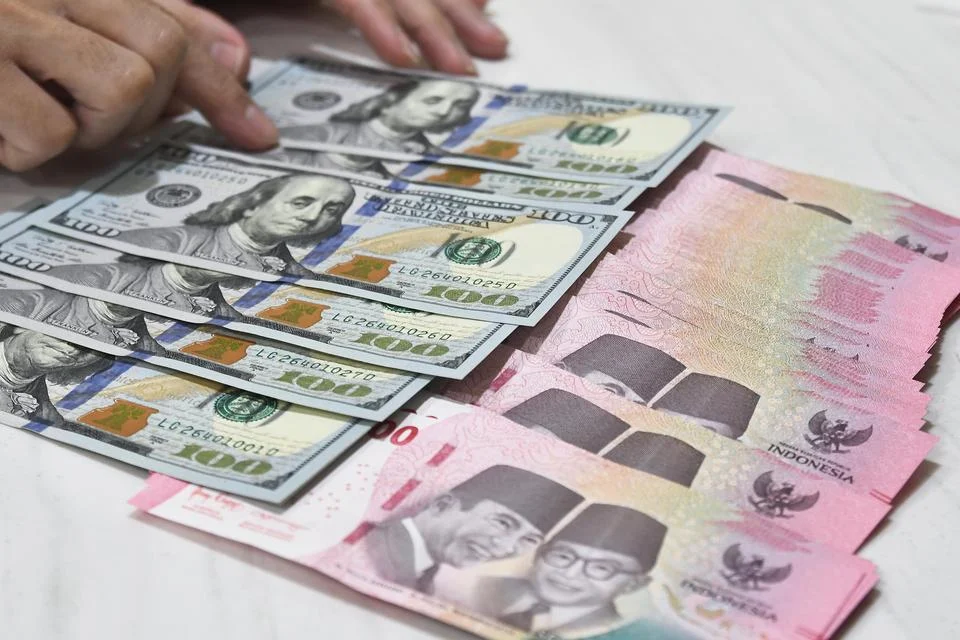 Rupiah Terpuruk, Dolar Tembus Rp18.000, Peluang Wisata Hingga Ancaman Inflasi